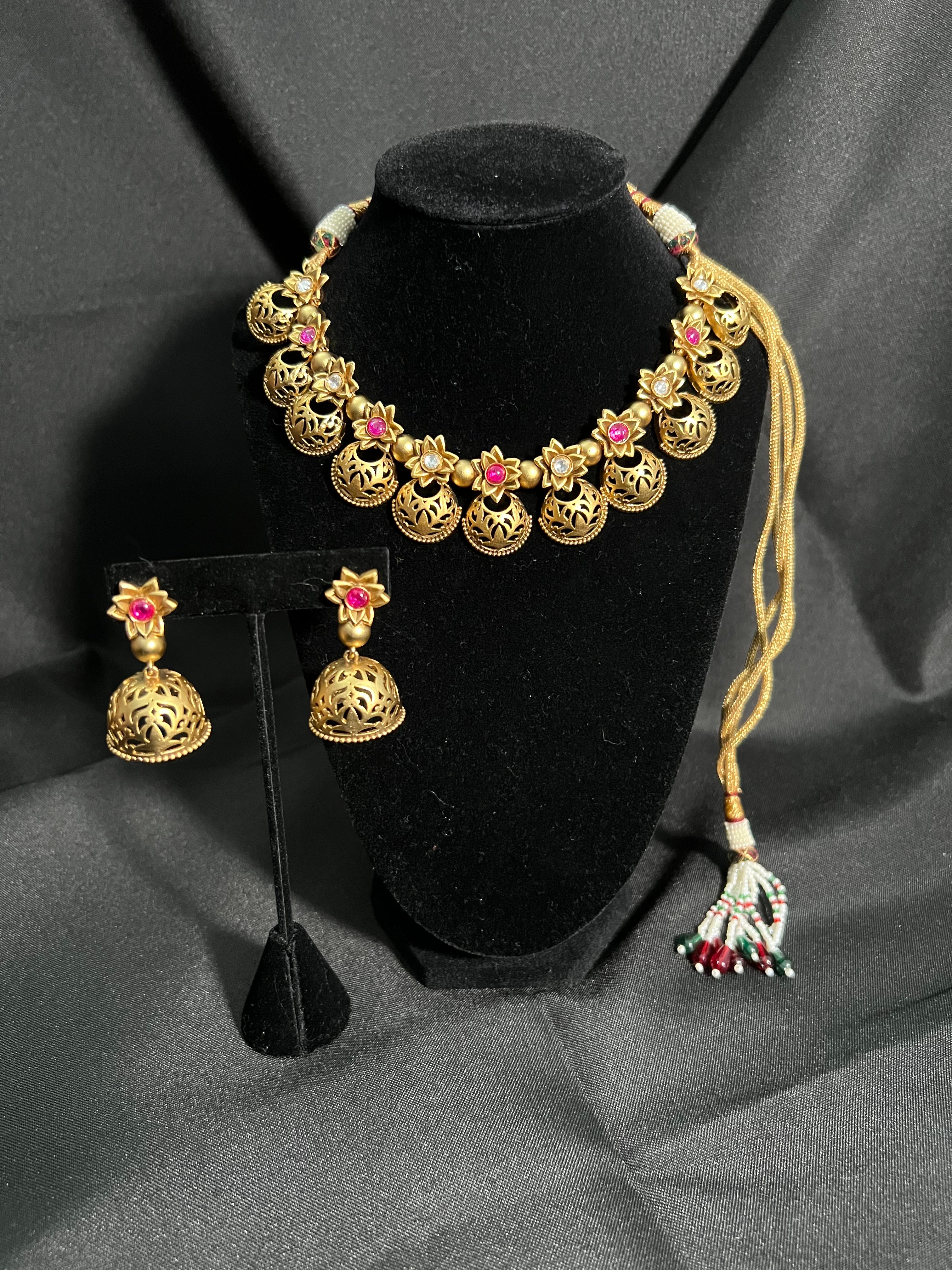 "Enchanting Faux Gold Necklace and Earrings: A Tale of Timeless Beauty"