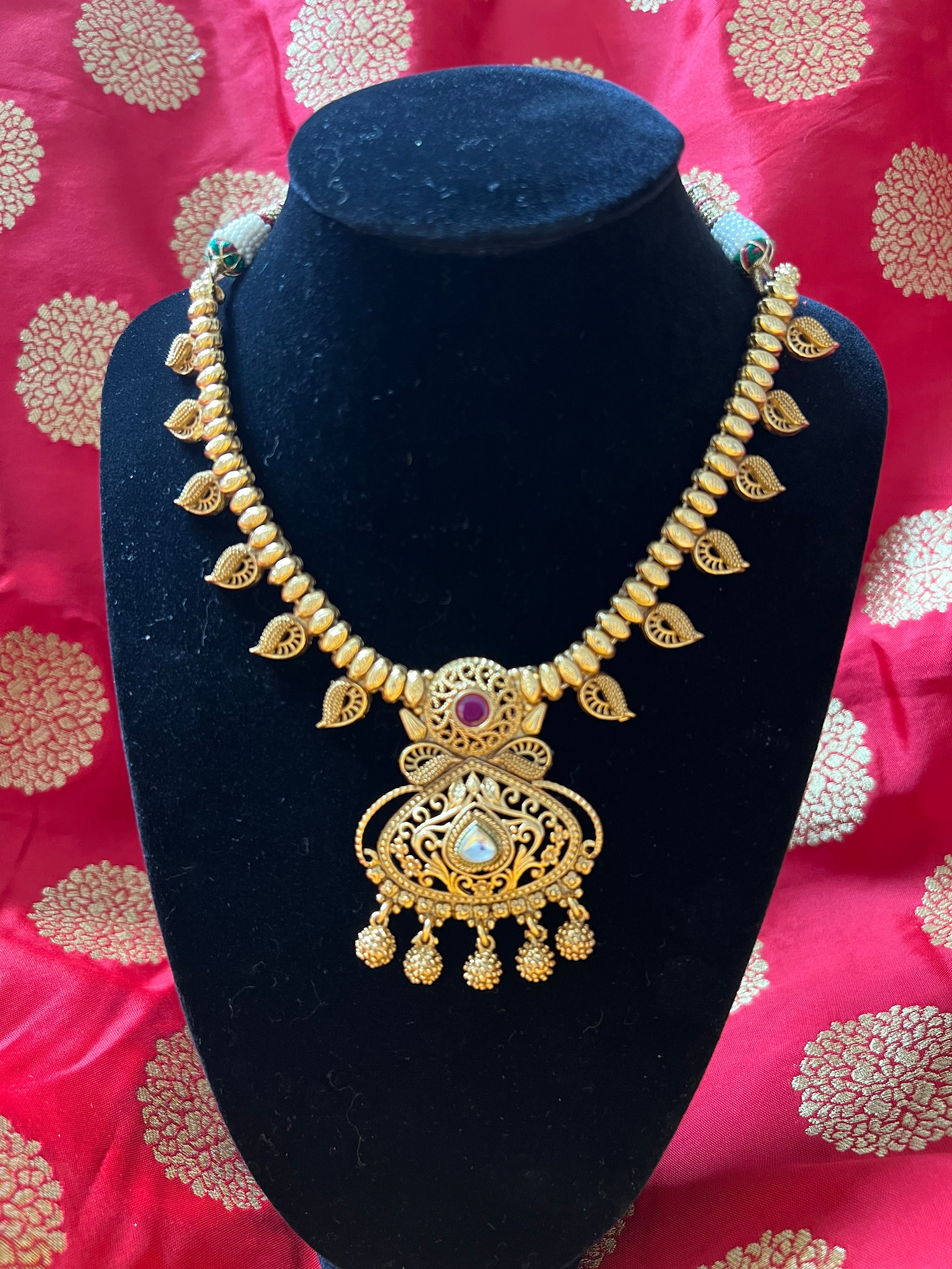 "Regal Indian-Inspired Necklace: Exquisite Elegance with Cultural Charm"